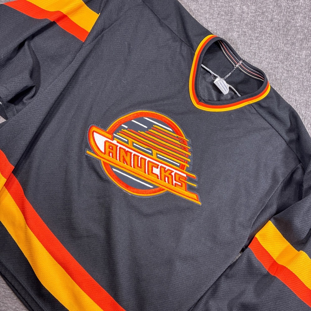 Vintage CCM Vancouver Canucks Hockey Jersey Mens Large Black Skate Logo 80s
